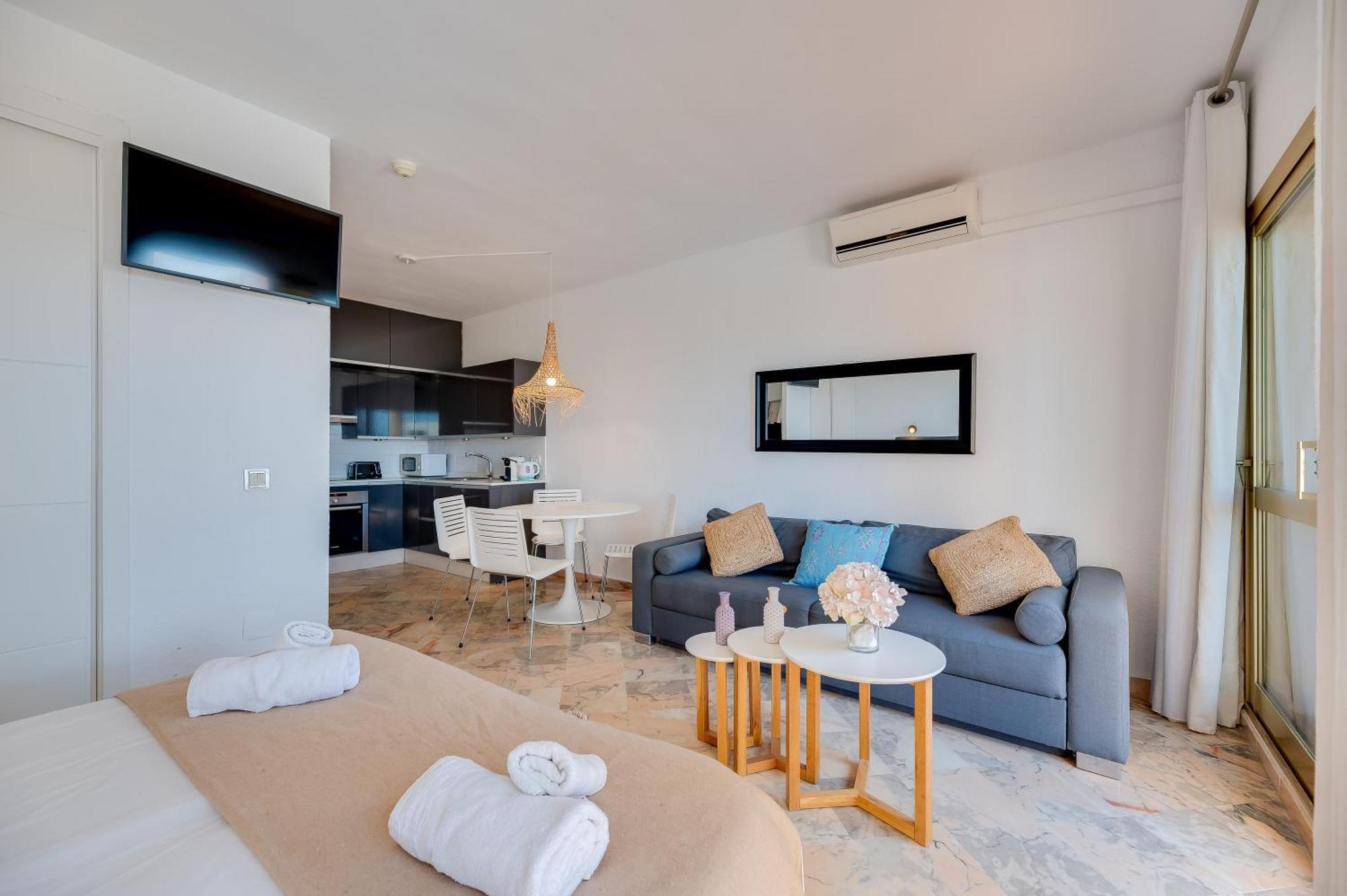 Front Line Beach Studio Apartment มาร์เบยา ภายนอก รูปภาพ