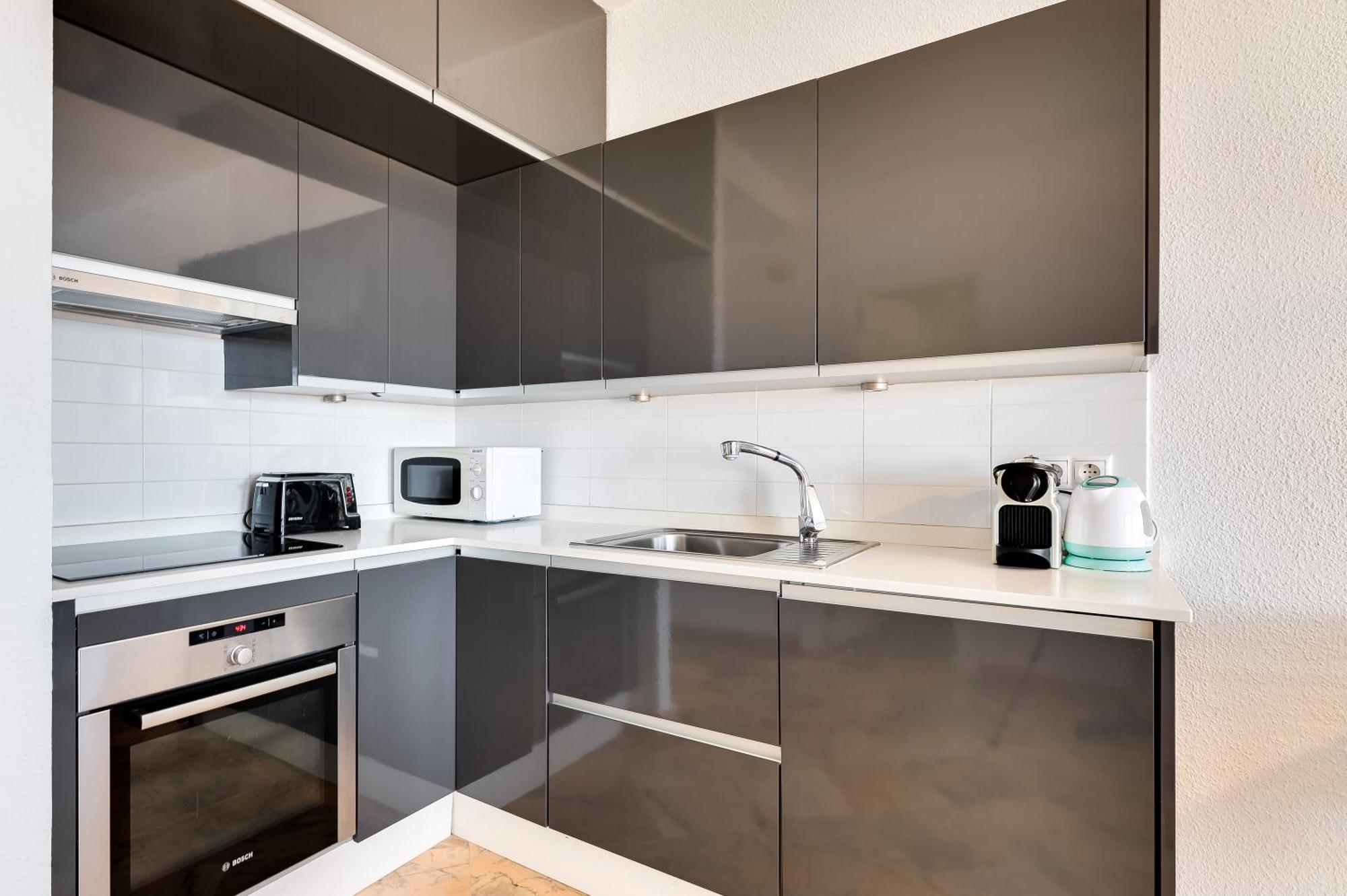Front Line Beach Studio Apartment มาร์เบยา ภายนอก รูปภาพ