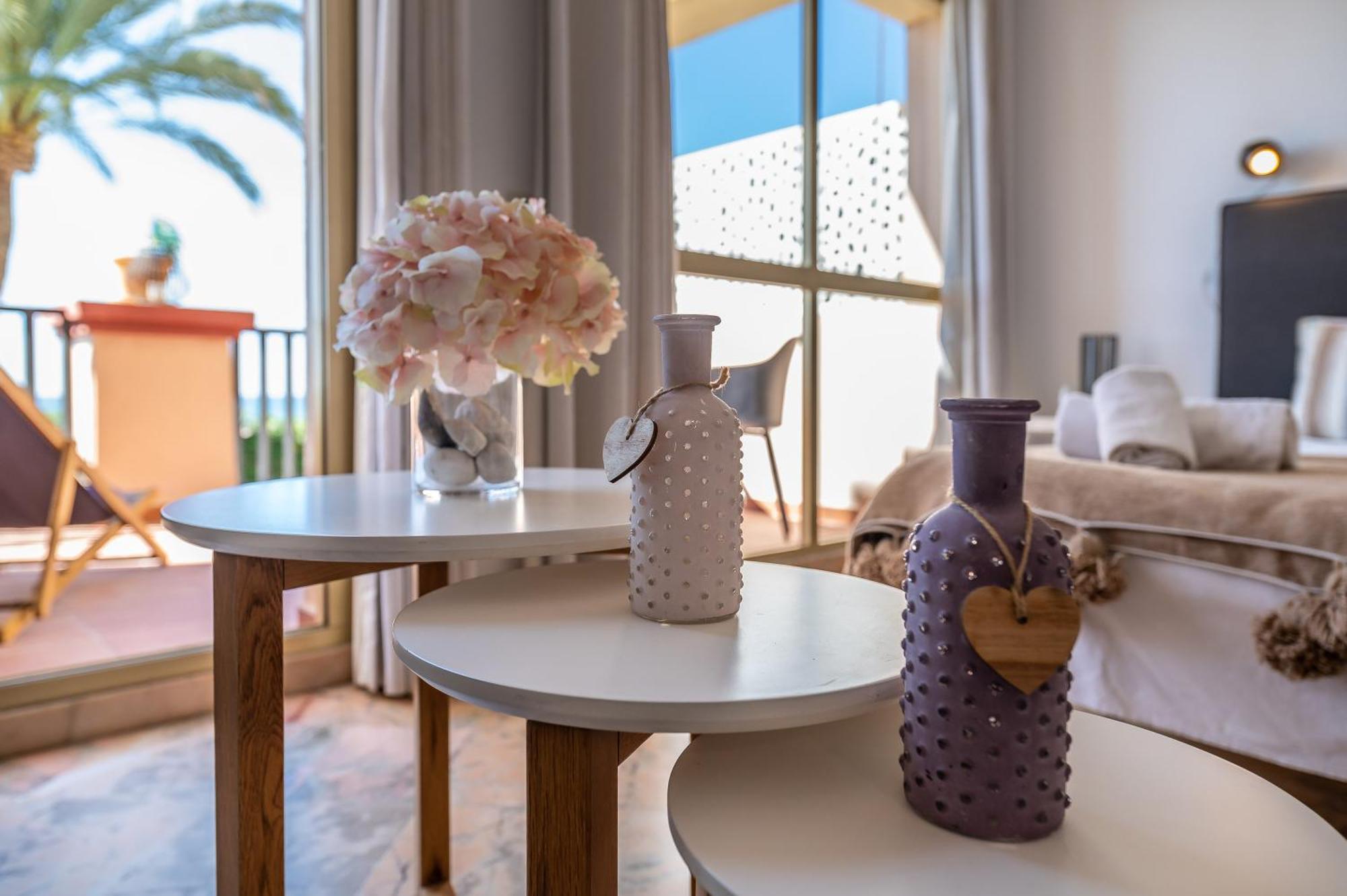 Front Line Beach Studio Apartment มาร์เบยา ภายนอก รูปภาพ