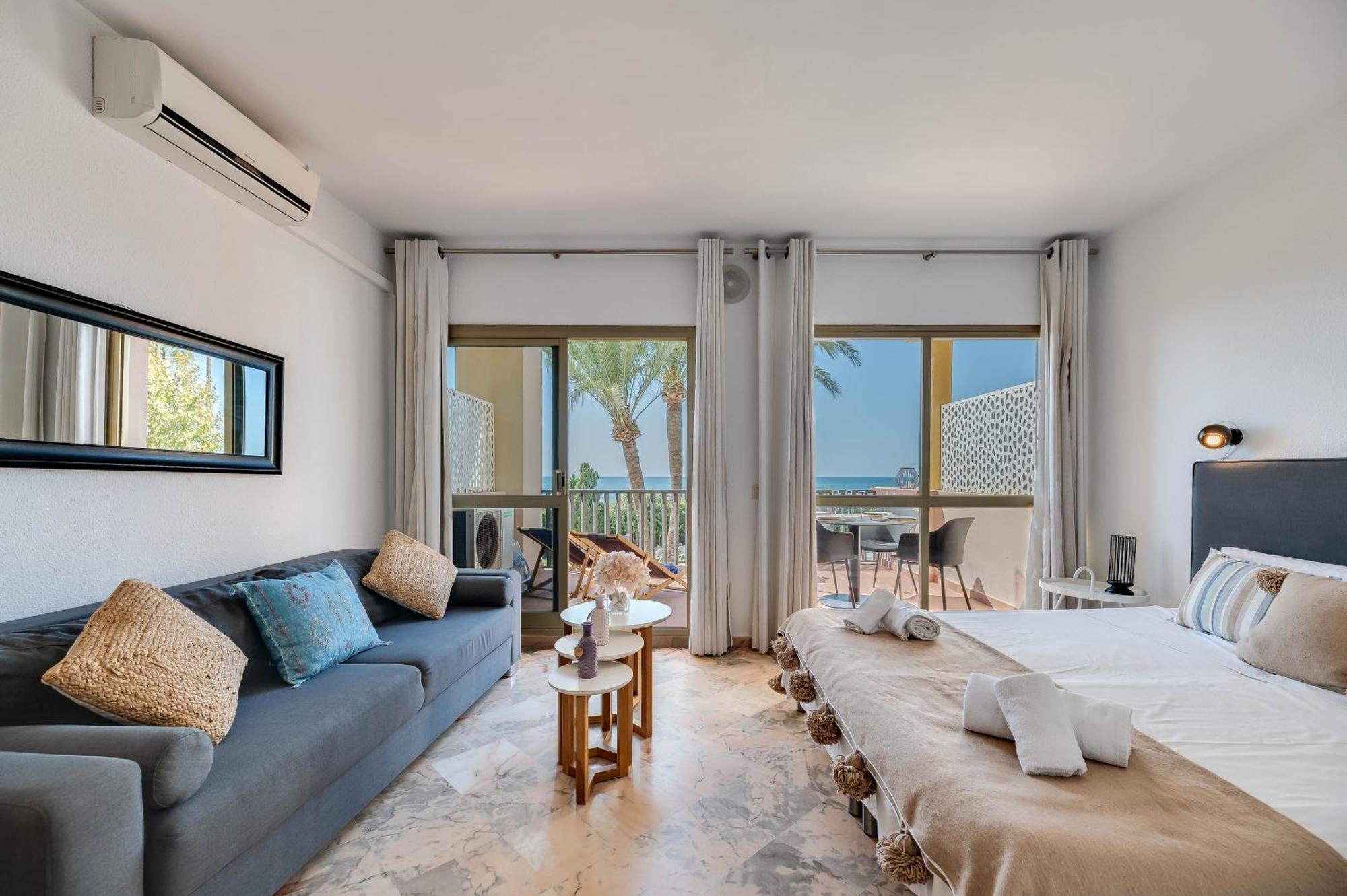 Front Line Beach Studio Apartment มาร์เบยา ภายนอก รูปภาพ